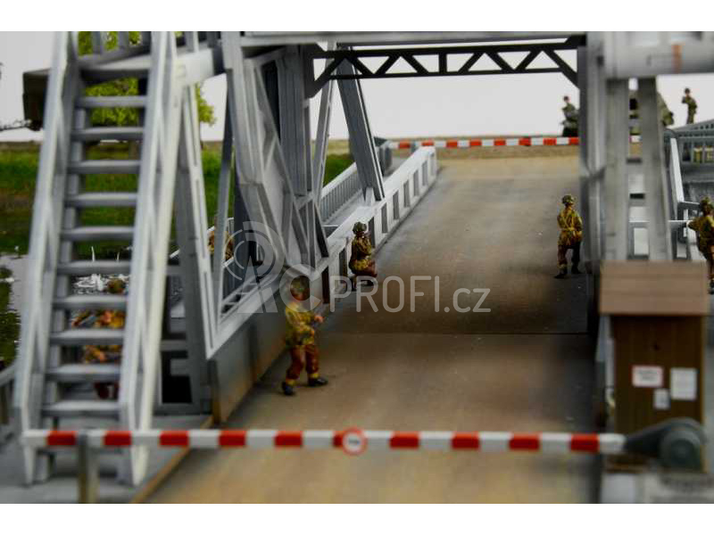 Italeri Pegasus Bridge Airborne Assault (1:72)