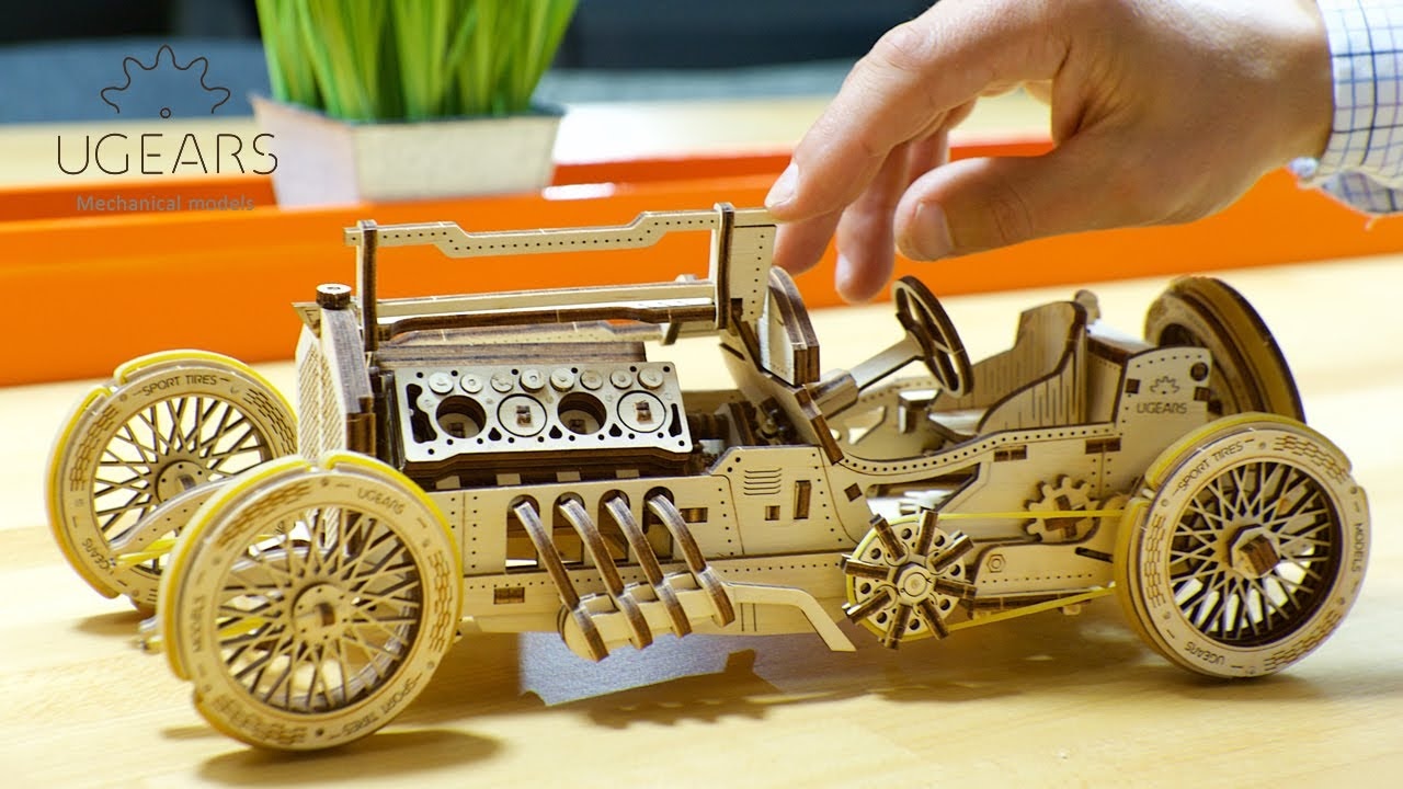 Ugears 3D dřevěné mechanické puzzle U9 Auto (Grand Prix)