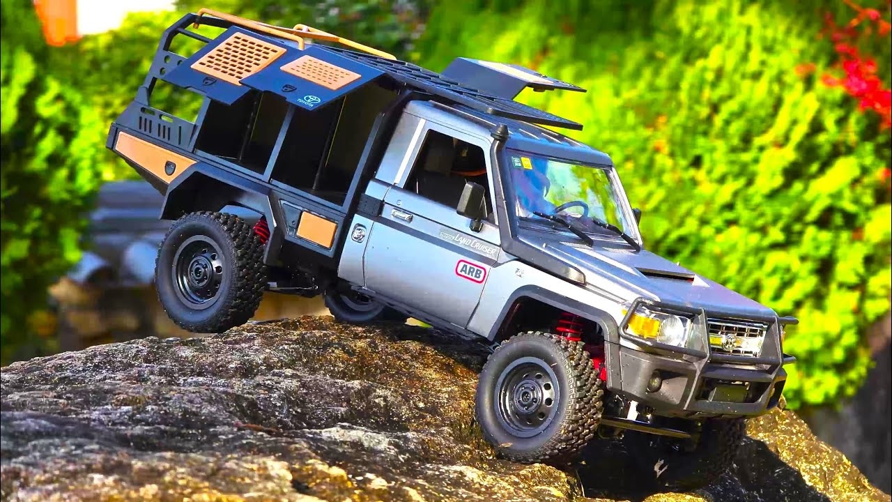 RC auto Land Cruiser Supertourer Toyota, stříbrná + náhradní baterie