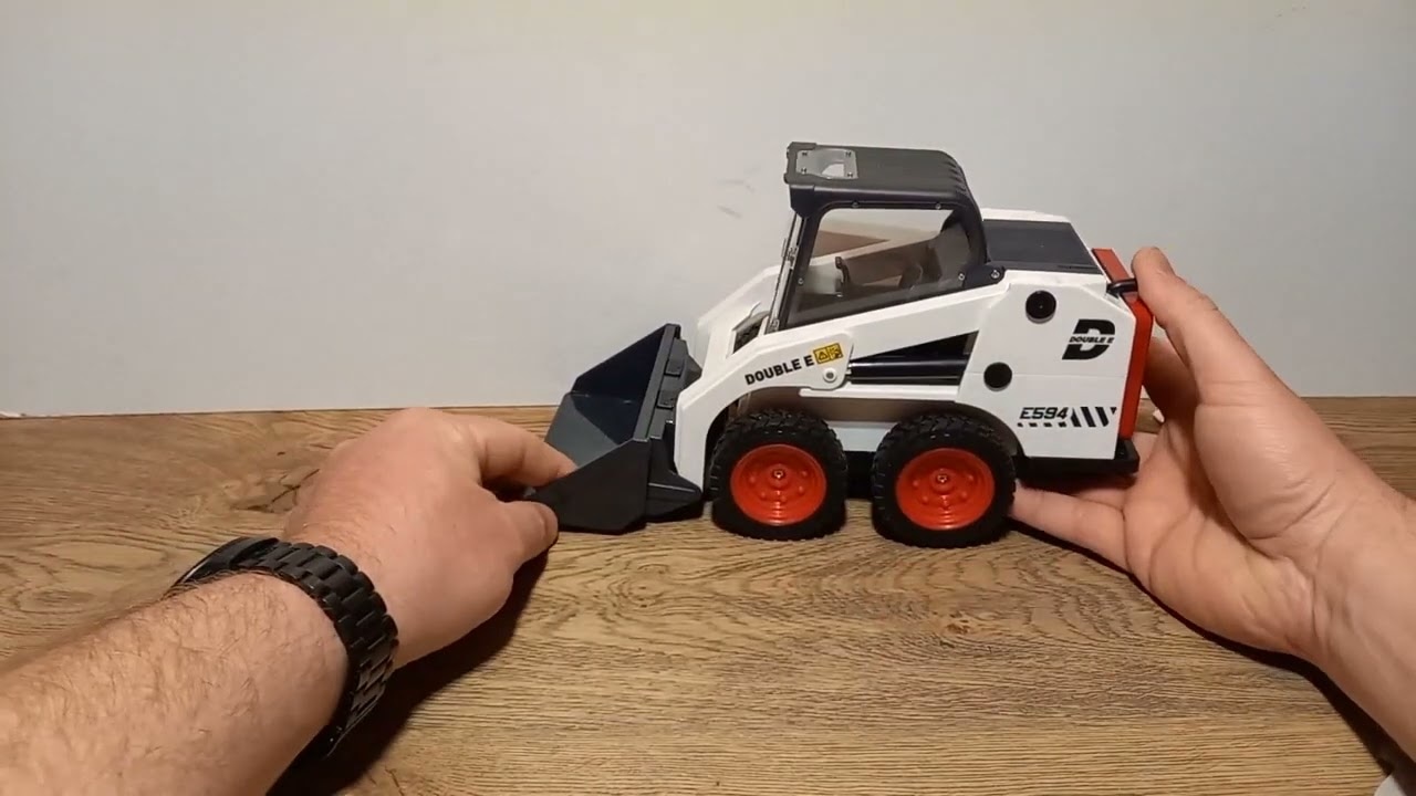 RC nakladač Bobcat 1:14, bílá