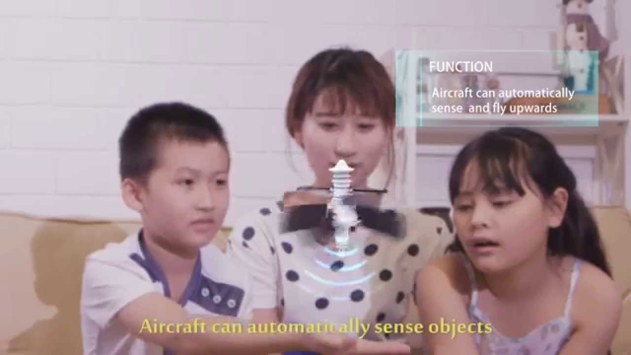 Létající superhrdina, modrá