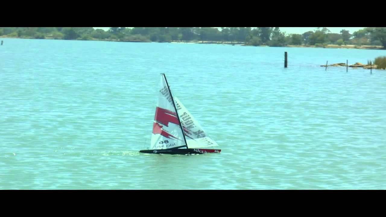 RC plachetnice Naulantia, žlutá