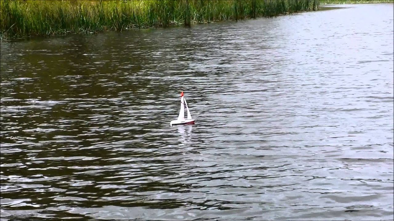 RC Plachetnice Carribean, červená