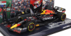Minichamps Red bull F1 Rb18 Oracle Red Bull Racing s vlajkou a figurkou N 1 1:43
