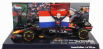 Minichamps Red bull F1 Rb18 Oracle Red Bull Racing s vlajkou a figurkou N 1 1:43