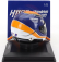 Spark-model Arai helmet Casco Helmet Kyle Larson Team Arrows Mclaren H1100 Nascar Cup Series Season 2024 1:5 Modrá Oranžová Bílá