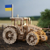 Ugears 3D dřevěné mechanické puzzle Traktor vítězí
