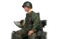 1/16 figurka sedícího kapitána US pěchoty z 2 sv. války, ručně malovaný
