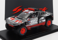 Spark-model Audi Q E-tron Rs Team Audi Sport N 207 Rally Dakar 2023 Carlos Sainz - Lucas Cruz 1:43 Šedá Stříbrná Černá