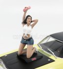American diorama Figures Donna - Woman Seated Weekend Car Show - Car Not Included 1:18 Bílá Modrá
