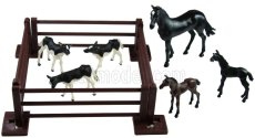 Britains Accessories Set Baby Animal With Horse And Hurdle 1:32 Různé