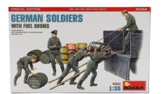 Miniart Figures German Soldiers Military With Fuel Drums 1945 1:35 /