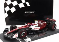 Minichamps Alfa romeo F1 C42 Team Orlen Racing N 24 1:18, bíločervená