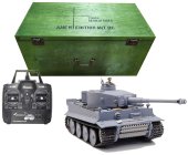 RC tank v dřevěném kufru Tiger I