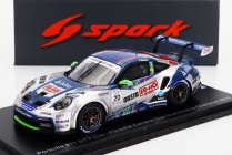 Spark-model Porsche 911 992 Gt3 Cup N 20 Porsche Carrera Cup Scandinavia Champion 2023 Ola Nilsson 1:43 Stříbrná Modrá