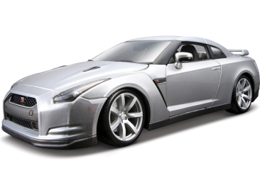Bburago Diamond Nissan GT-R 2009 1:18 stříbrná