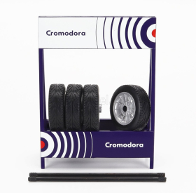 Ixo-models Accessories Kovový stojan se čtyřmi pneu Cromodora 1:18, modrá