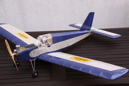 JUNÁK retro- stavebnice modelu rozp. 1095 mm konstrukce Jar. Fara Classic models