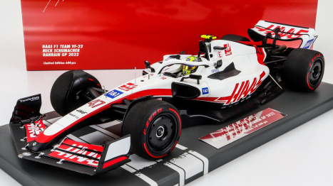 Minichamps Haas F1 Vf-22 Ferrari Team Haas N 47 1:18, bíločervená