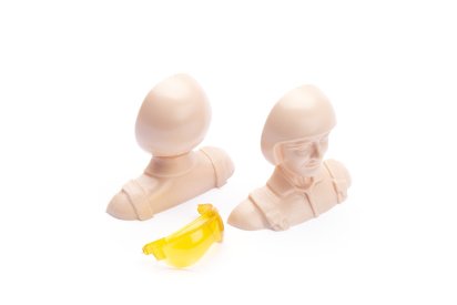 Vojenský pilot 1/8, výška 48mm, šířka 56mm, nemalovaný