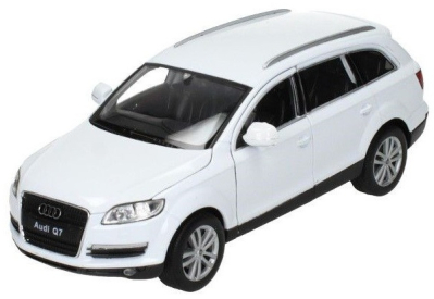 RC auto Audi Q7, bílá