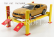 Greenlight Accessories Shell Garage Set Officina - Ponte Sollevatore Auto - Four Post Lift 1:18 Žlutá Červená