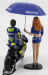 Minichamps Figures Pilota Valentino Rossi E Ombrellina Motogp 2004 - World Champion 1:12 Modrá Žlutá