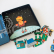 Petitcollage Magnetická knížka Roboti - poškozená kovová krabička