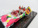 Spark-model Cadillac Eldorado Biarritz Cabriolet 1959 - Parade Des Pilotes Team Rebellion Racing 24h Le Mans 2019 T.laurent - G.menezes - N.berthon 1:43 Bílá Růžová Černá