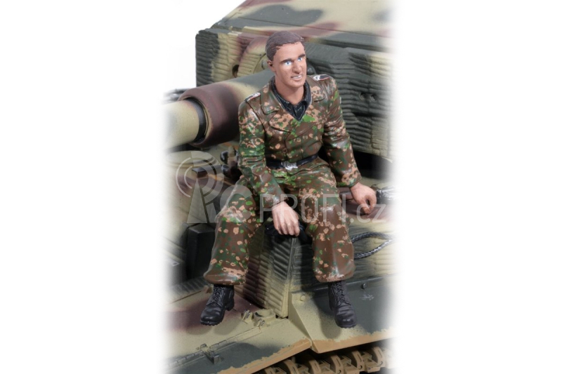 1/16 figurka sedící německé obsluhy vysílačky tanku z 2 sv. války, ručně malovaná
