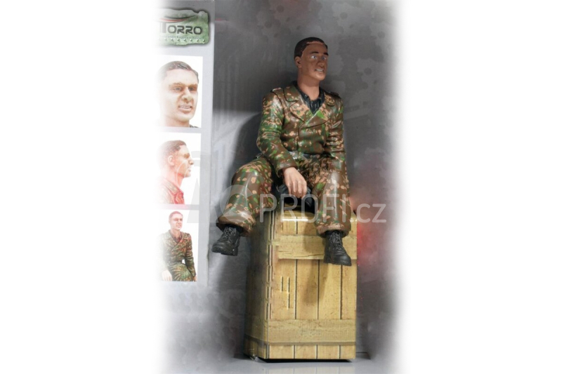 1/16 figurka sedící německé obsluhy vysílačky tanku z 2 sv. války, ručně malovaná