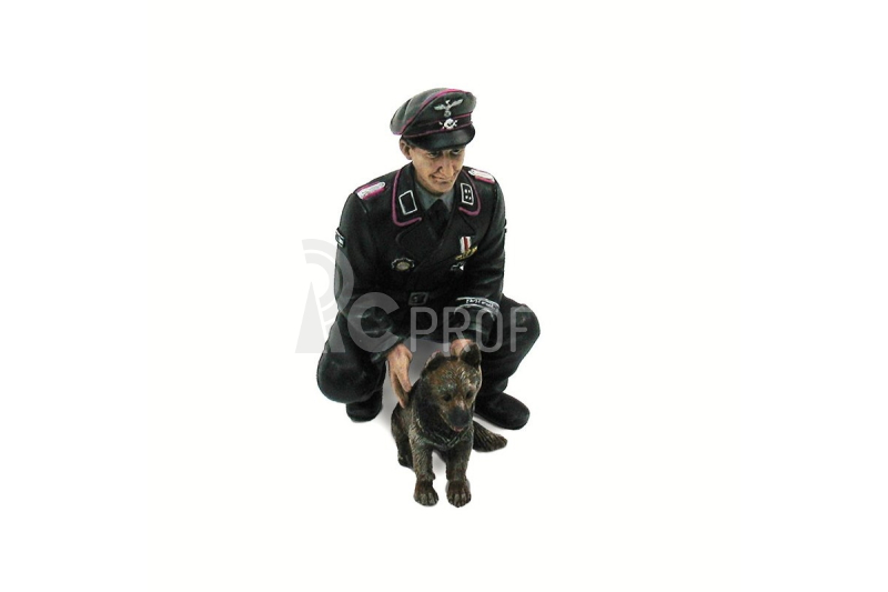 1/16 klečící německý plukovník Otto Paetsch se psem z 2 sv. války, ručně malovaný