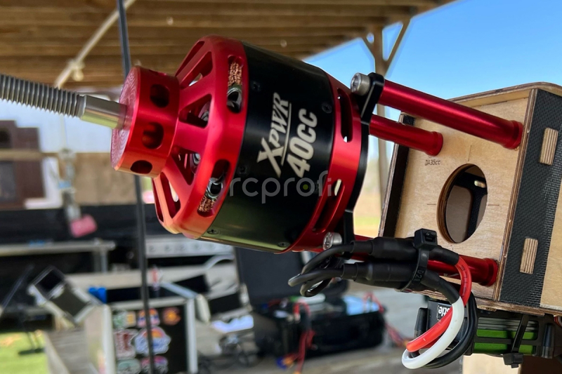 RC letadlo 100