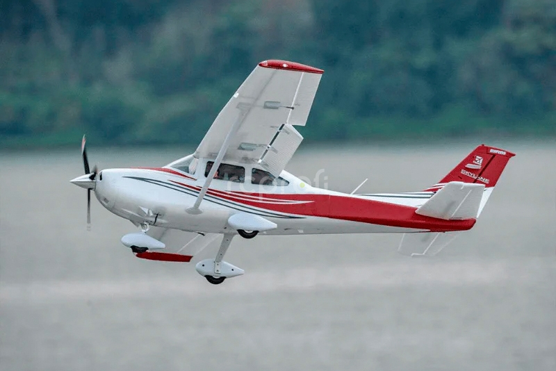 1500mm Cessna 182 PNP červená