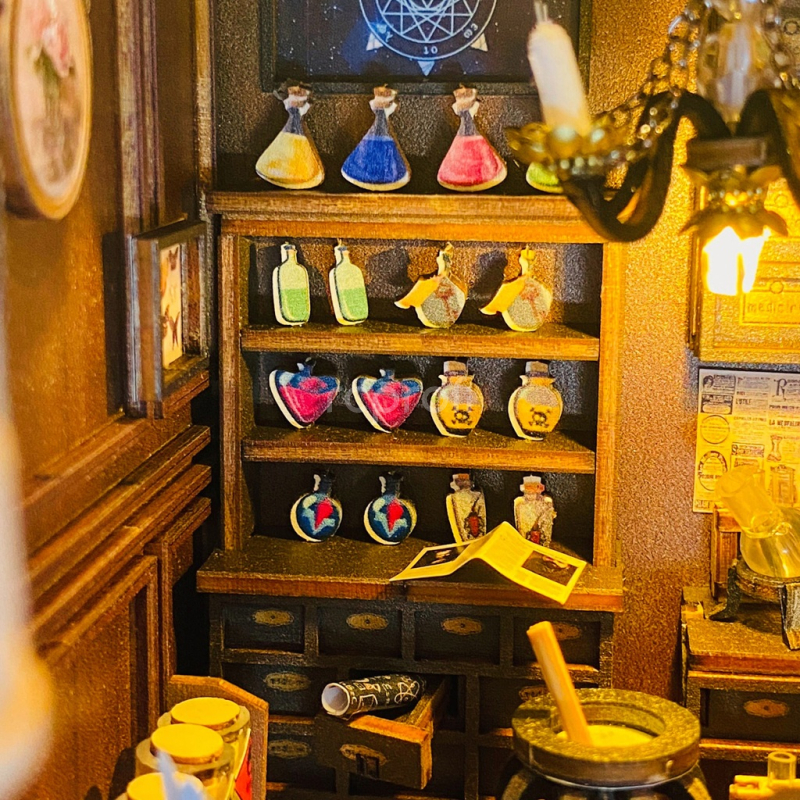 2Kids Toys Zarážka na knihy Domek kouzelnice Miry