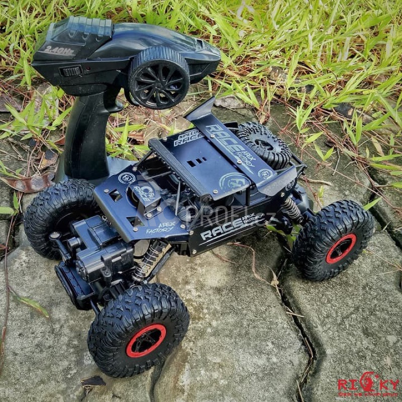 RC auto Strong Crawler se spoilerem, černá