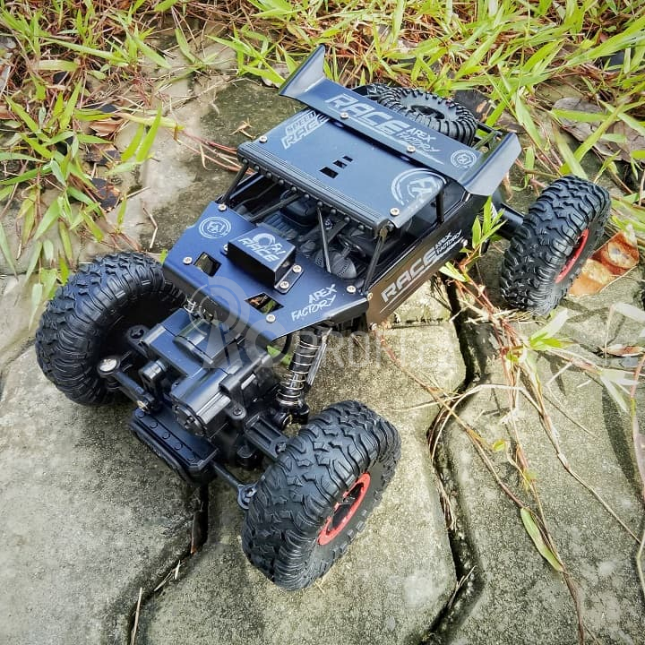 RC auto Strong Crawler se spoilerem, černá