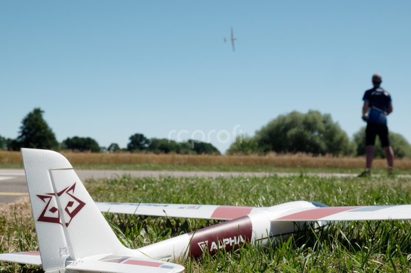 RC letadlo Alpha 1500 V2 ARF, červená