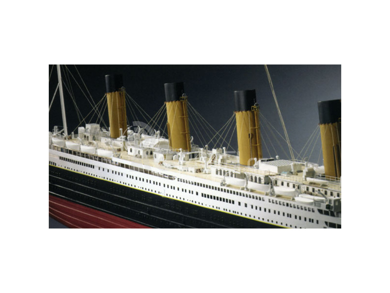 AMATI R.M.S. Titanic 1:250 kit