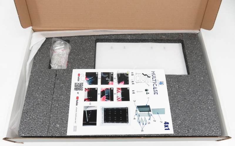 Atlantic Vetrina display box Espositore - For 4 Cars 1/18 Lungh.lenght Cm 36.8 X Largh.width Cm 12.5 X Alt.height Cm 57.4 (altezza Utile Tra I Ripiani Cm 12.0 Inner Height Among Shelves) 1:18 Plastový Displej