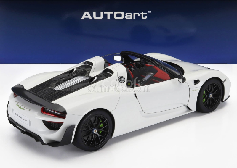 Autoart Porsche 918 Spyder Weissach Package 2013 1:18 Bílá