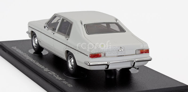 Avenue43 Opel Admiral B Hatchback Limousine Germany 1972 1:43 Bílá