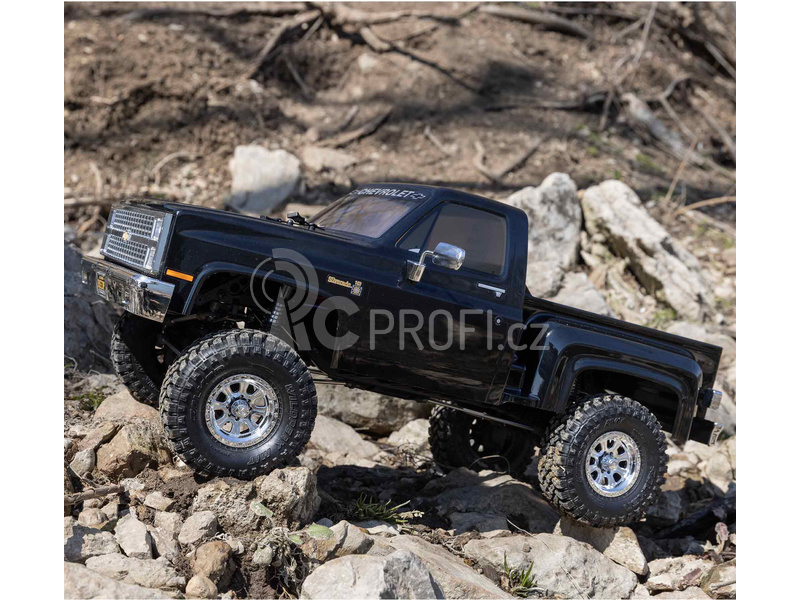 RC auto Axial SCX10 III Base Camp 1:10 4WD Chevy K10 1982 RTR, černá