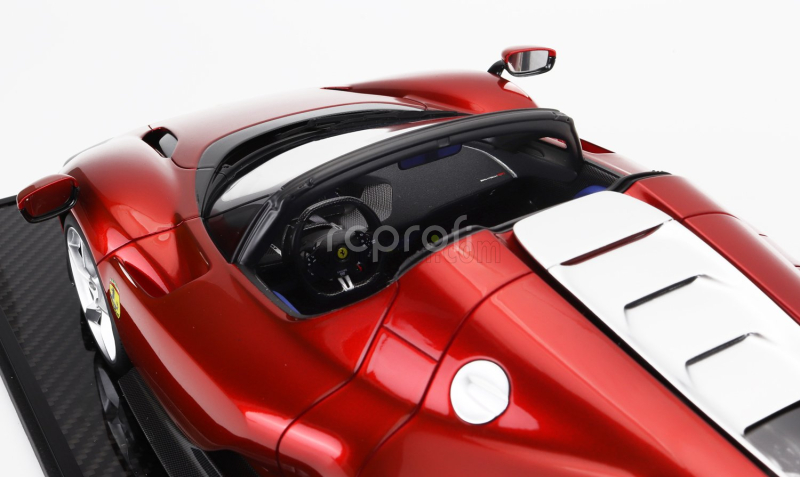 Bbr-models Ferrari Daytona Sp3 Serie Icona Open Roof 2022 - Con Vetrina - With Showcase 1:12 Rosso Magma - Červený Met