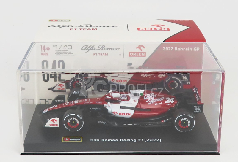 Bburago Alfa romeo F1  C42 Team Orlen Racing N 24 Bahrain Gp 2022 Guanyu Zhou - With Helmet And Plastic Showcase - Exclusive Carmodel 1:43 Bílá Červená Met