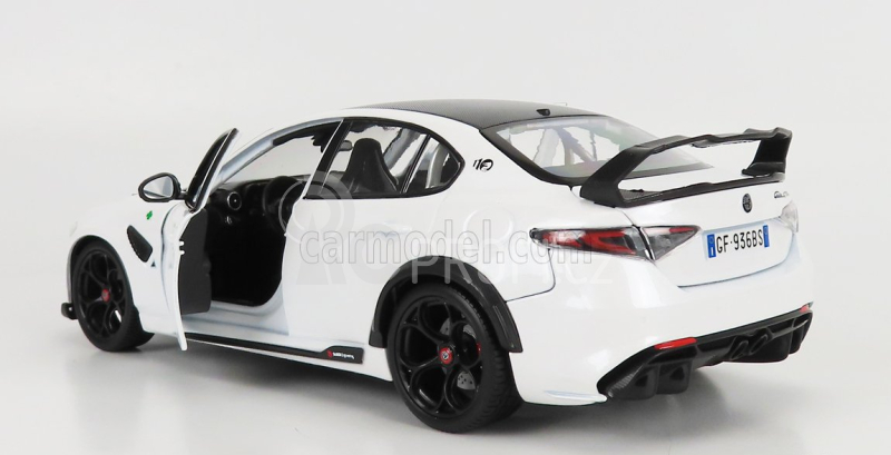 Bburago Alfa romeo Giulia Gtam 2020 1:18 Bianco Trofeo - Bílá