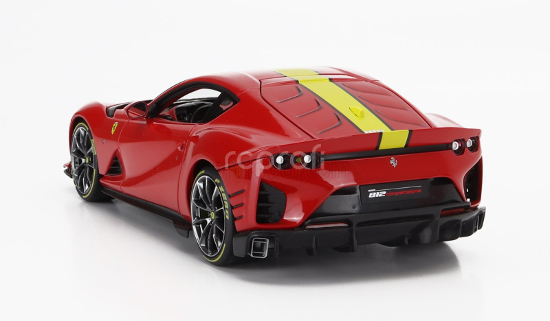 Bburago Ferrari 812 Competizione 2021 1:18 Rosso Corsa - Červenožlutá