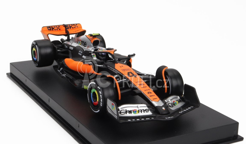 Bburago Mclaren F1  Mcl60 Team Mclaren N 4 2nd British Gp 2023 Lando Norris - Con Pilota E Vetrina - With Pilot And Showcase 1:43 Oranžová Černá Chrom