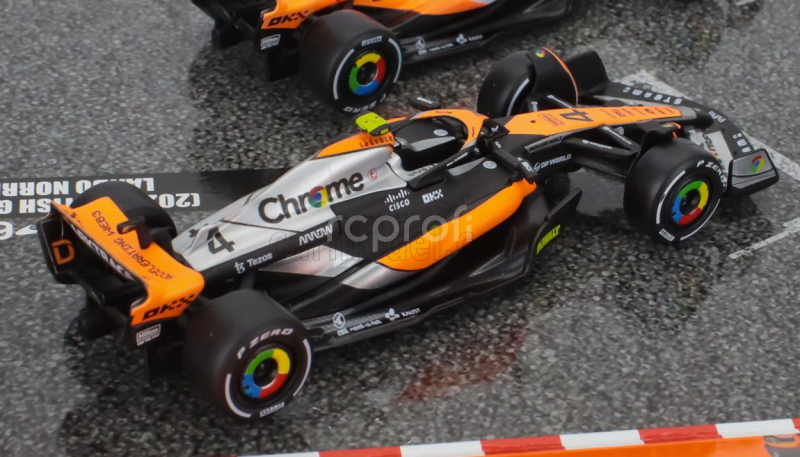 Bburago Mclaren F1  Set 4x - Team Mclaren Mcl36 N 4 Abu Dhabi Gp 2022 - Mcl60 N 4 Singapore Gp - Monaco Gp - British Gp 2023 Lando Norris 1:43 Oranžová Černá Bílá