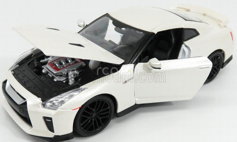 Bburago Nissan Gt-r (r35) Coupe 2017 1:24 Bílá Perla